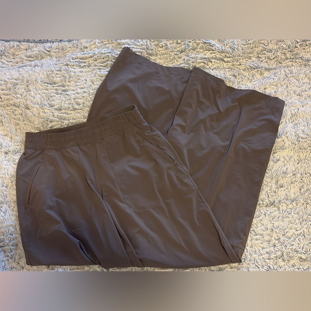 Lululemonn Swift mid rise wide leg pants